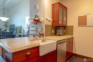 201 Galer St, Seattle, WA 98109 - Photo 11