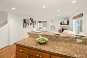 9209 Interlake Ave N, Seattle, WA 98103 - Photo 13