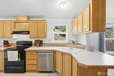 570 Ocean View Drive, Oak Harbor, WA 98277 - Photo 9