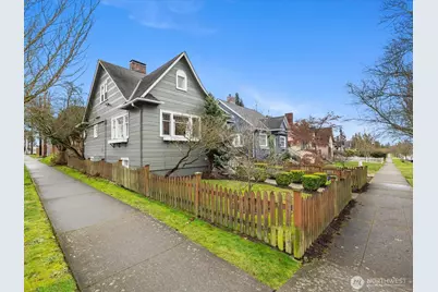 1301 Oakes Avenue, Everett, WA 98201 - Photo 3