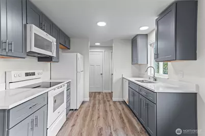 10621 S 12th Avenue Ct S, Tacoma, WA 98444 - Photo 9