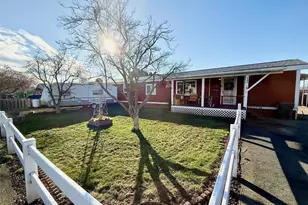 345 NE Della Ave, College Place, WA 99324 - Photo 1