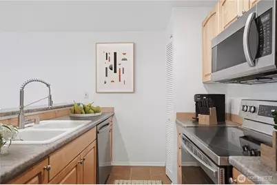 19230 Forest Park Drive NE #H-327, Seattle, WA 98155 - Photo 9