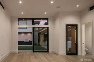 8024 NE 8th St, Medina, WA 98039 - Photo 31