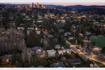 8024 NE 8th St, Medina, WA 98039 - Photo 35