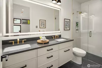 8024 NE 8th St, Medina, WA 98039 - Photo 33