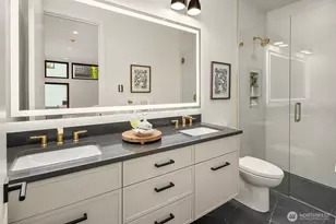 8024 NE 8th St, Medina, WA 98039 - Photo 33