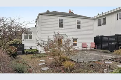 2418 W Boston, Seattle, WA 98199 - Photo 27