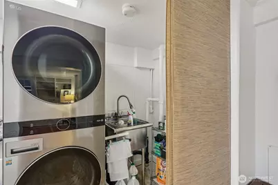 2418 W Boston, Seattle, WA 98199 - Photo 25