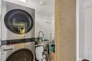 2418 W Boston, Seattle, WA 98199 - Photo 25