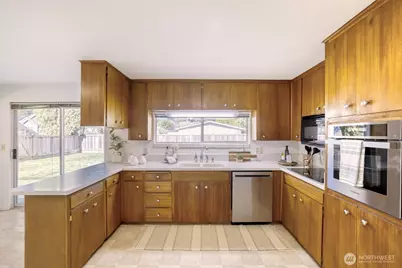 15704 Interlake Avenue N, Shoreline, WA 98133 - Photo 9