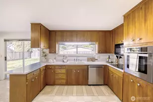 15704 Interlake Ave N, Shoreline, WA 98133 - Photo 9