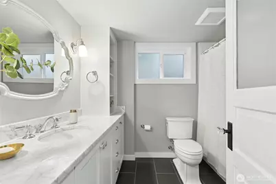 110 Smith Street, Seattle, WA 98109 - Photo 23