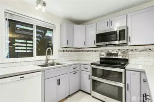 13611 NE 8th St, Bellevue, WA 98005 - Photo 13