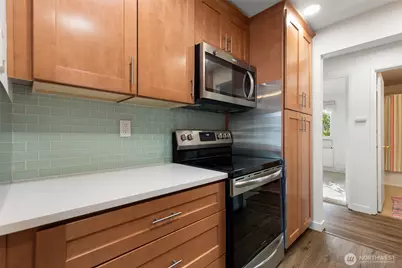 1605 149th Place SE #1, Bellevue, WA 98007 - Photo 5