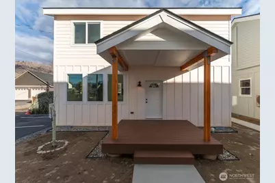 413 E Okanogan Avenue, Chelan, WA 98816 - Photo 1