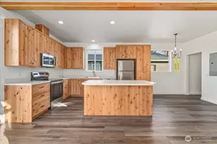 415 E Okanogan Ave, Chelan, WA 98816 - Photo 5