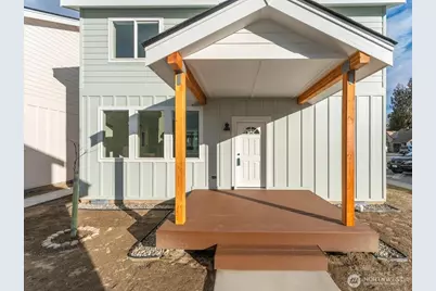 415 E Okanogan Avenue, Chelan, WA 98816 - Photo 1