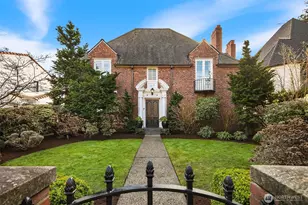 317 W Highland Dr, Seattle, WA 98119 - Photo 3