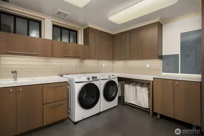 317 W Highland Drive, Seattle, WA 98119 - Photo 27