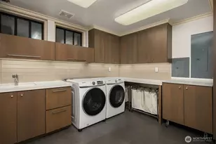 317 W Highland Dr, Seattle, WA 98119 - Photo 27