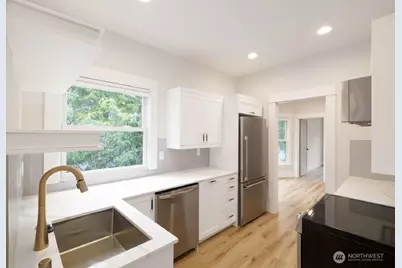 2123 E James Street, Seattle, WA 98122 - Photo 3