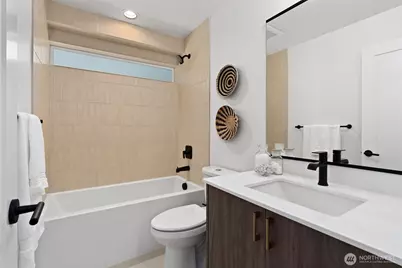 2214 Broadway E #B, Seattle, WA 98102 - Photo 17