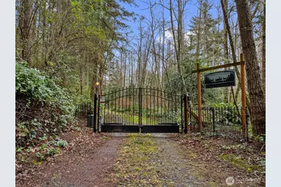 1059 Evergreen Lane, Freeland, WA 98249 - Photo 3