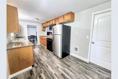 10710 97th Street SW, Tacoma, WA 98498 - Photo 11