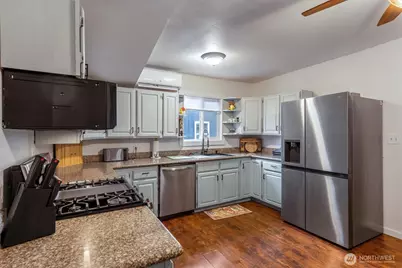 803 Elizabeth Street, Kelso, WA 98626 - Photo 9