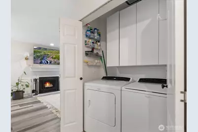 455 Newport Way NW #302, Issaquah, WA 98027 - Photo 17