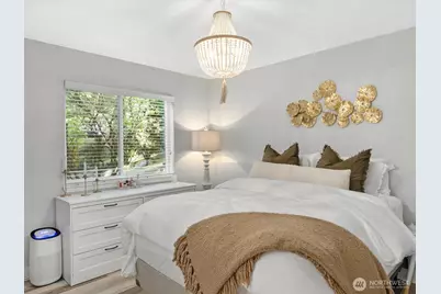 455 Newport Way NW #302, Issaquah, WA 98027 - Photo 11
