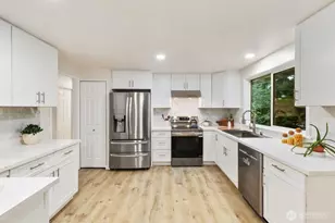 15132 SE 48th Dr, Bellevue, WA 98006 - Photo 9