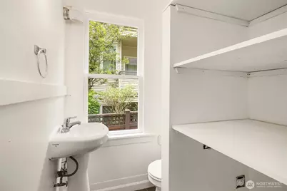 2031 Eastlake Avenue E, Seattle, WA 98102 - Photo 11