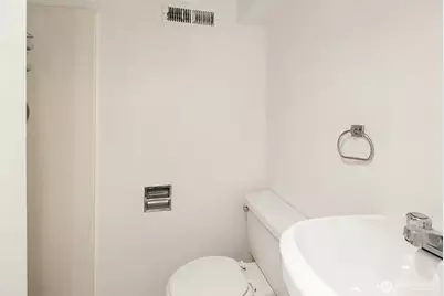 2031 Eastlake Avenue E, Seattle, WA 98102 - Photo 23