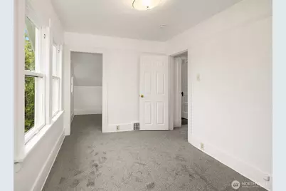 2031 Eastlake Avenue E, Seattle, WA 98102 - Photo 17