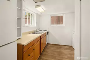 2031 Eastlake Ave E, Seattle, WA 98102 - Photo 21