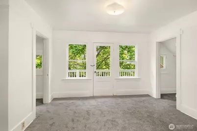 2031 Eastlake Avenue E, Seattle, WA 98102 - Photo 13