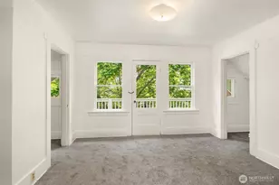 2031 Eastlake Ave E, Seattle, WA 98102 - Photo 13