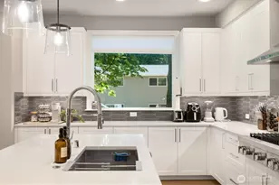 8021 NE 127th Ln, Kirkland, WA 98034 - Photo 13