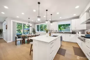 8021 NE 127th Ln, Kirkland, WA 98034 - Photo 11