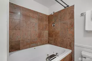 500 Aloha St, Seattle, WA 98109 - Photo 23