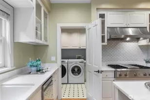 7626 NE 8th St, Medina, WA 98039 - Photo 11