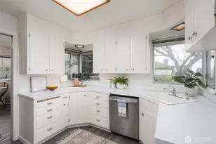 2324 E 17th St, Bremerton, WA 98310 - Photo 9