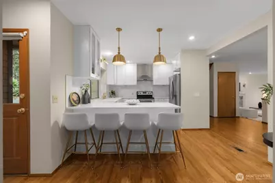 18557 W Lake Desire Drive SE, Renton, WA 98058 - Photo 9