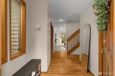 18557 W Lake Desire Drive SE, Renton, WA 98058 - Photo 3