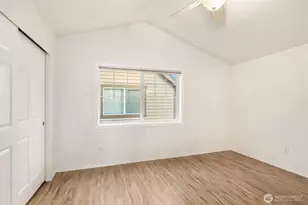 11708 Greenwood Ave N, Seattle, WA 98133 - Photo 17