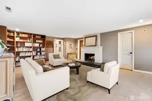 9829 Hilltop Rd, Bellevue, WA 98004 - Photo 17