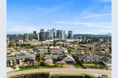 9829 Hilltop Road, Bellevue, WA 98004 - Photo 35