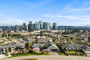 9829 Hilltop Rd, Bellevue, WA 98004 - Photo 35